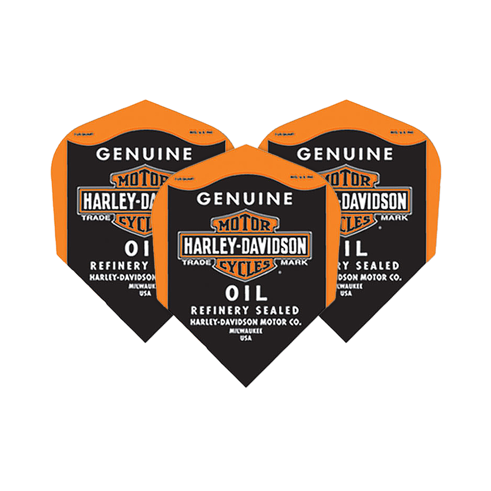 Das Bild zeigt drei schwarze und orange Dart-Flights mit dem Harley-Davidson Logo und der Aufschrift „Genuine Oil“. Die Flights sind im Design eines alten Harley-Davidson Ölkanisters gestaltet.