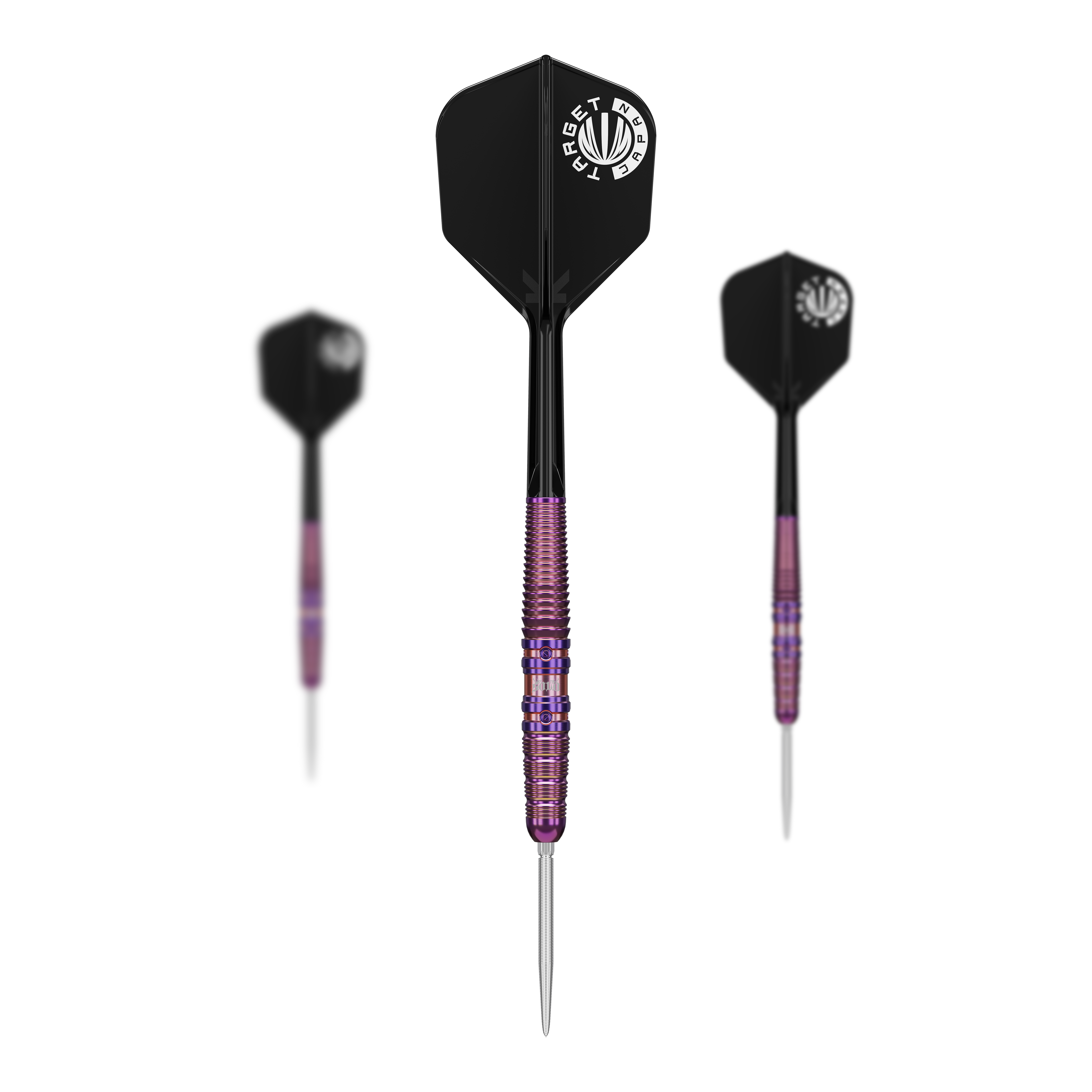 Das Bild zeigt drei Steeldarts des Modells "Target Japan Keita Ono Solo Gen8 Swiss Point - 24g". Die Darts haben eine schwarze Flight und einen lila-metallischen Barrel.