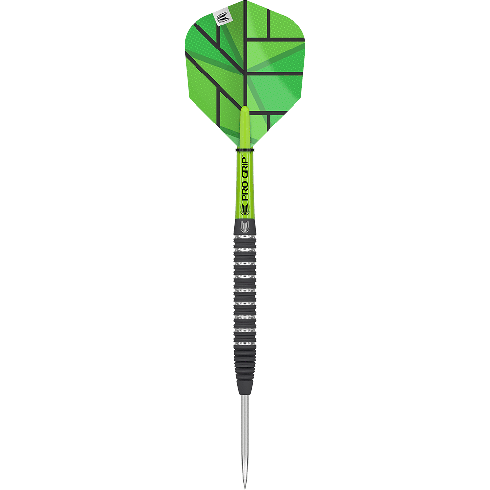 Das Bild zeigt einen einzelnen Target Yohkoh 02 Steeldart. Der Dart hat grüne und schwarze Elemente sowie einen auffälligen grünen Flight.