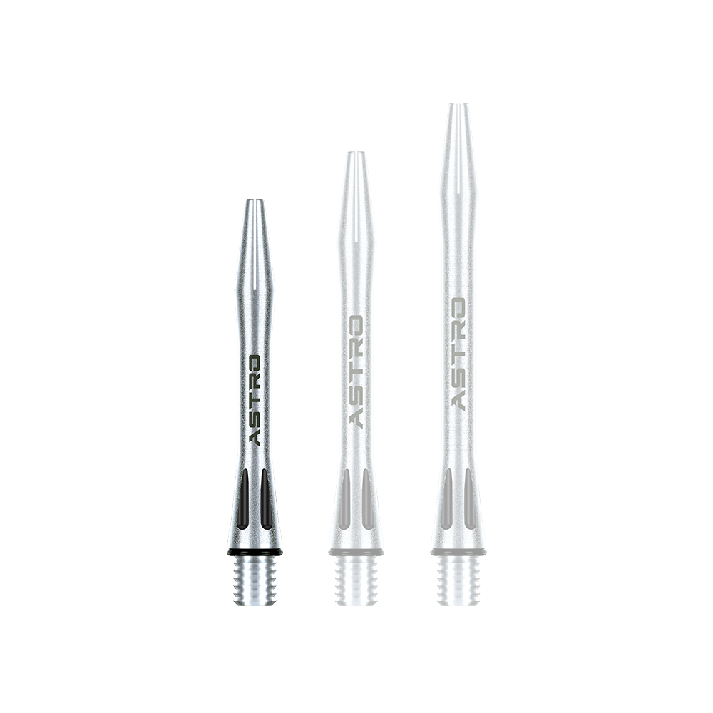 Das Bild zeigt drei silberne Winmau Astro Aluminium Shafts in verschiedenen Längen. Auf den Schäften steht das Wort "ASTRO" und sie haben schwarze Details an der Unterseite.