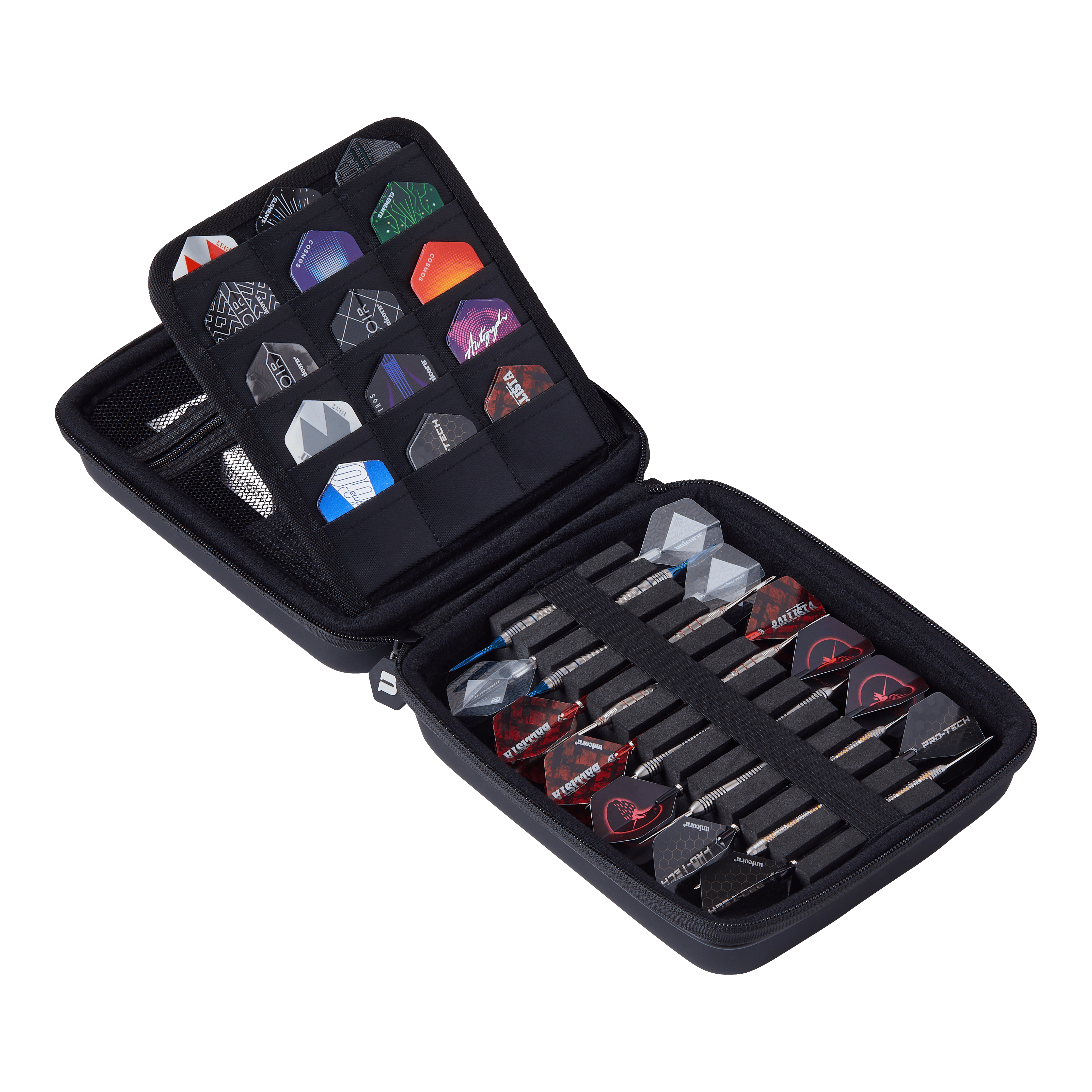 Unicorn Ultra 3UP Large Dartcase - Schwarz Das Bild zeigt das "Unicorn Ultra 3UP Large Dartcase - Schwarz" mit geöffnetem Reißverschluss. Im Inneren sind mehrere Dartpfeile und Flights ordentlich in speziellen Fächern und Taschen einsortiert.