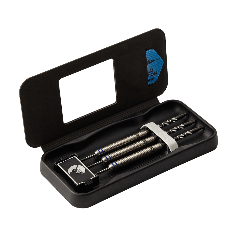 Das Bild zeigt ein Set von drei Steeldarts in einer schwarzen Aufbewahrungsbox. Es handelt sich um die „Unicorn World Champion Gary Anderson Phase 3 Steeldarts“.