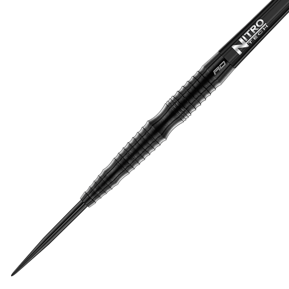 Das Bild zeigt einen Red Dragon Razor Edge Extreme Steeldart. Der Dartpfeil hat ein schwarzes, geriffeltes Design und trägt die Aufschrift "Nitro Tech".
