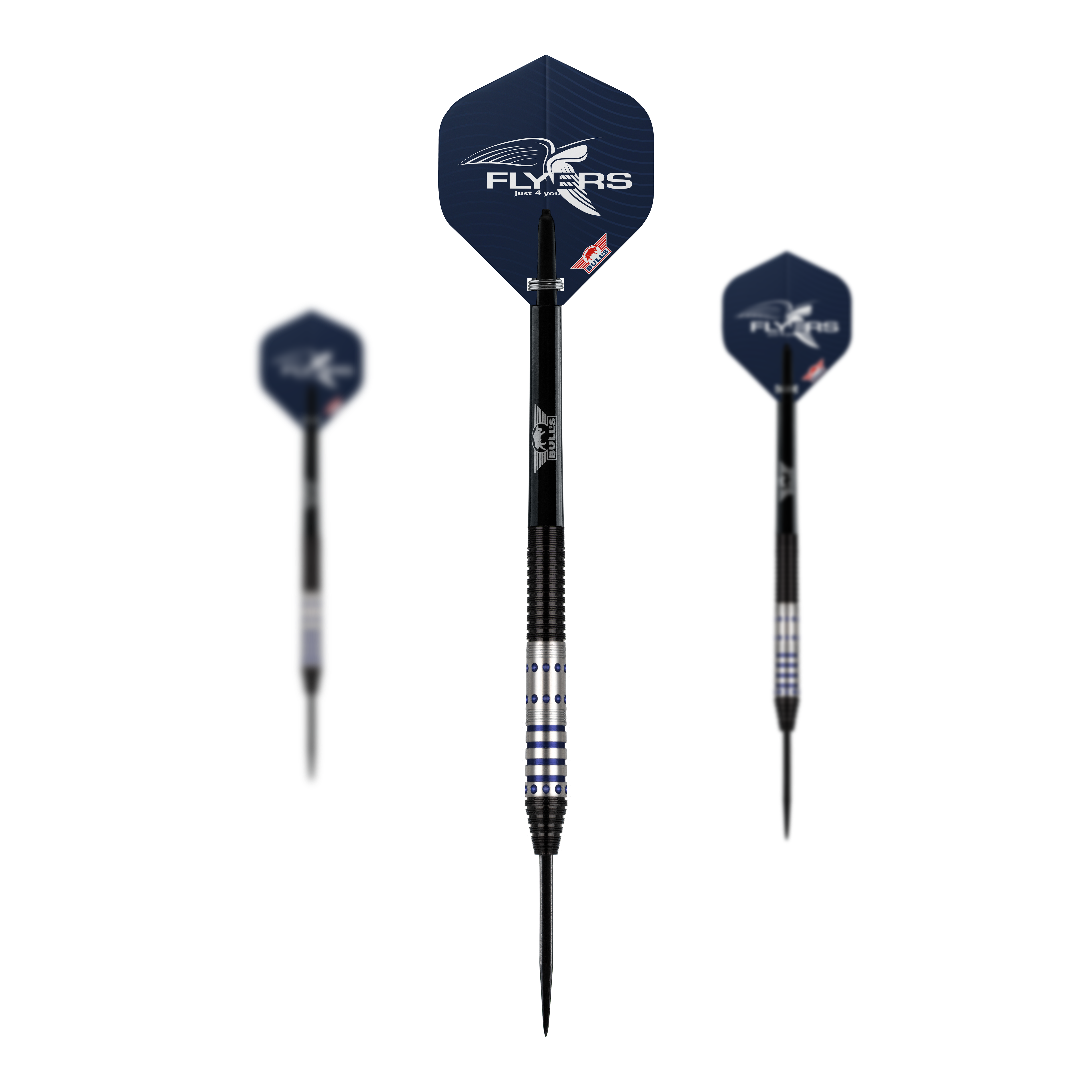 Das Bild zeigt drei Steeldarts des Produkts "Bulls NL Richard Veenstra 90 Steeldarts - 23g". Die Darts haben silberne und schwarze Griffflächen sowie dunkelblaue Flights mit der Aufschrift "FLYERS".