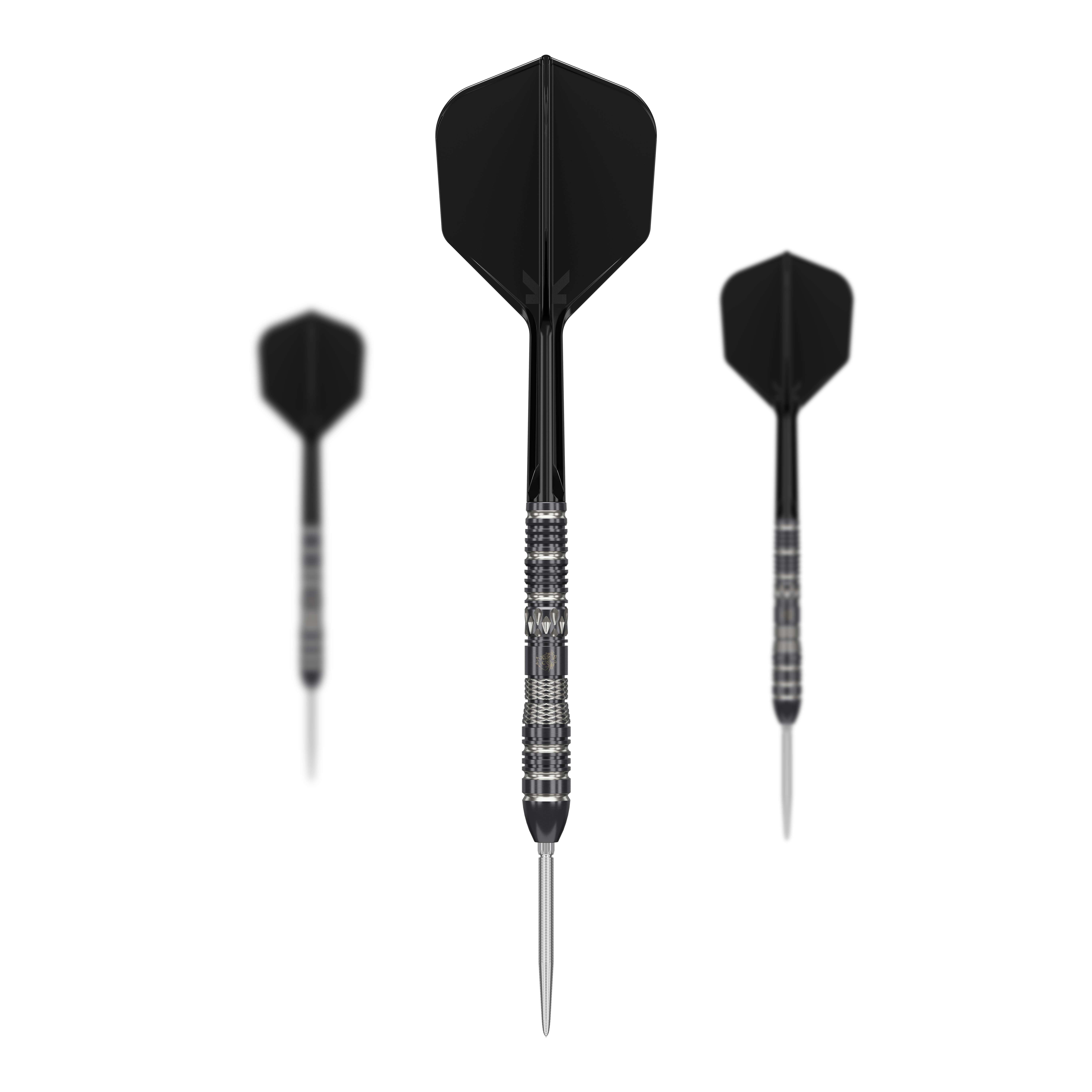 Target Black Marque Dragon 3 Swiss Point Steeldarts Das Bild zeigt drei Target Black Marque Dragon 3 Swiss Point Steeldarts mit schwarzen Flights. Die Darts haben silberne Spitzen und einen strukturierten, silber-schwarzen Griff.