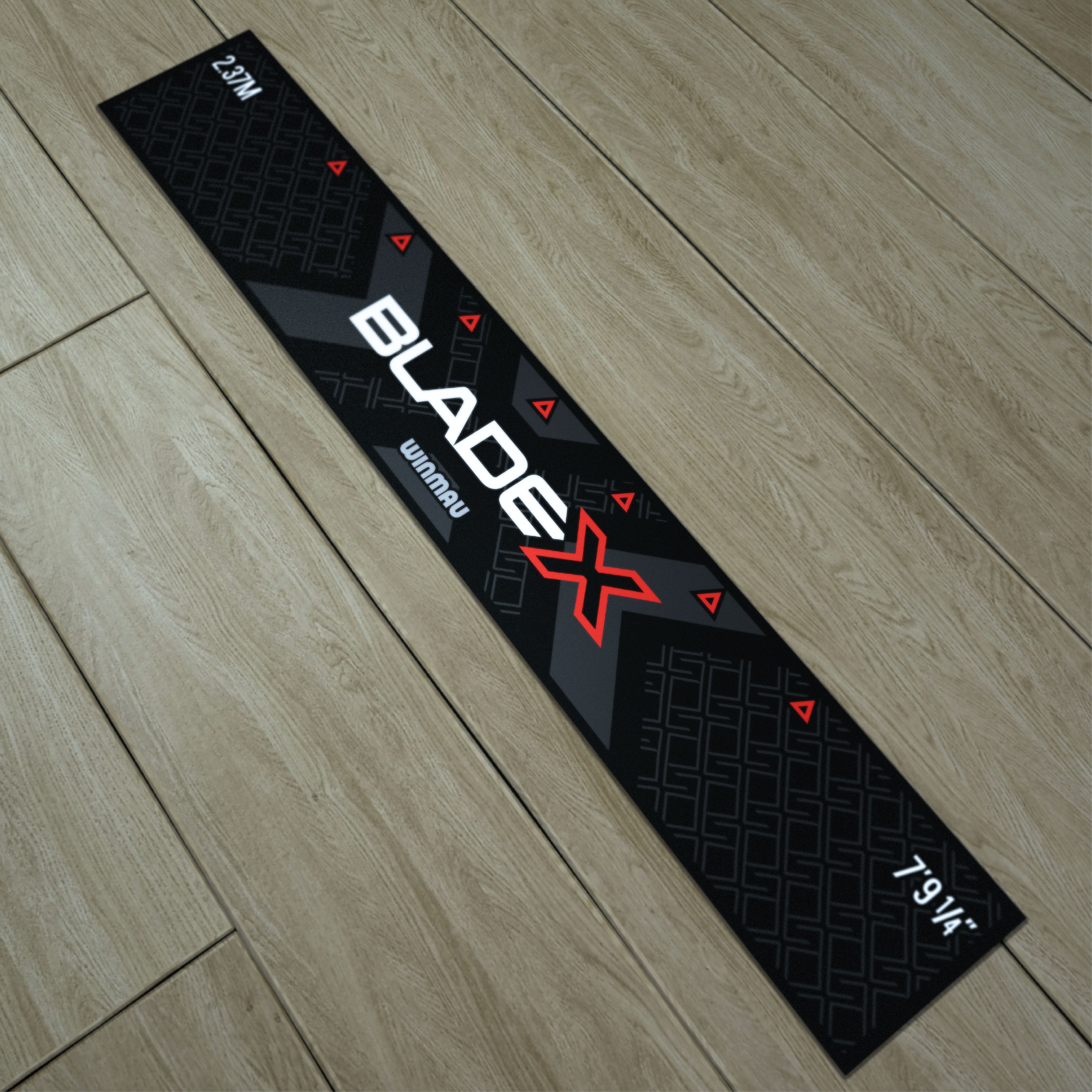 Winmau Blade X Abwurflinie Zu sehen ist die Winmau Blade X Abwurflinie. Sie hilft, die richtige Entfernung beim Werfen festzulegen.