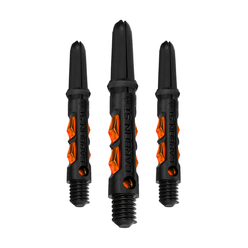Das Bild zeigt drei schwarze Dart-Schäfte mit orangefarbenen Akzenten. Auf den Schäften steht "CARBON ST" geschrieben.
