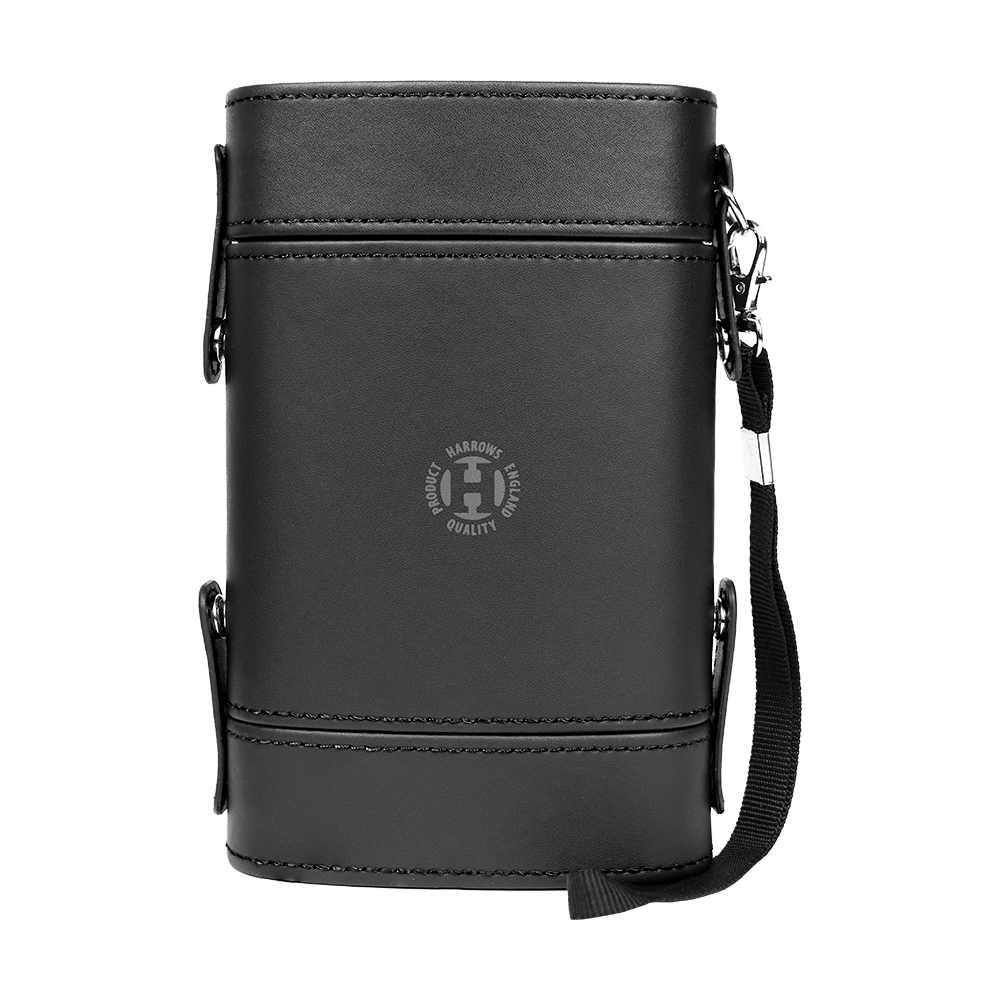 Der Harrows Prima Dartcase ist eine elegante, schwarze Aufbewahrungstasche für Dartzubehör. Sie verfügt über eine praktische Handschlaufe und ein schlichtes, modernes Design.
