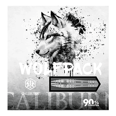Caliburn Wolfpack W2 Steeldarts - 22g Das Bild zeigt die Verpackung der Caliburn Wolfpack W2 Steeldarts – 22g mit einer stilisierten Zeichnung eines Wolfes. Auf der Verpackung steht außerdem "90% Tungsten".