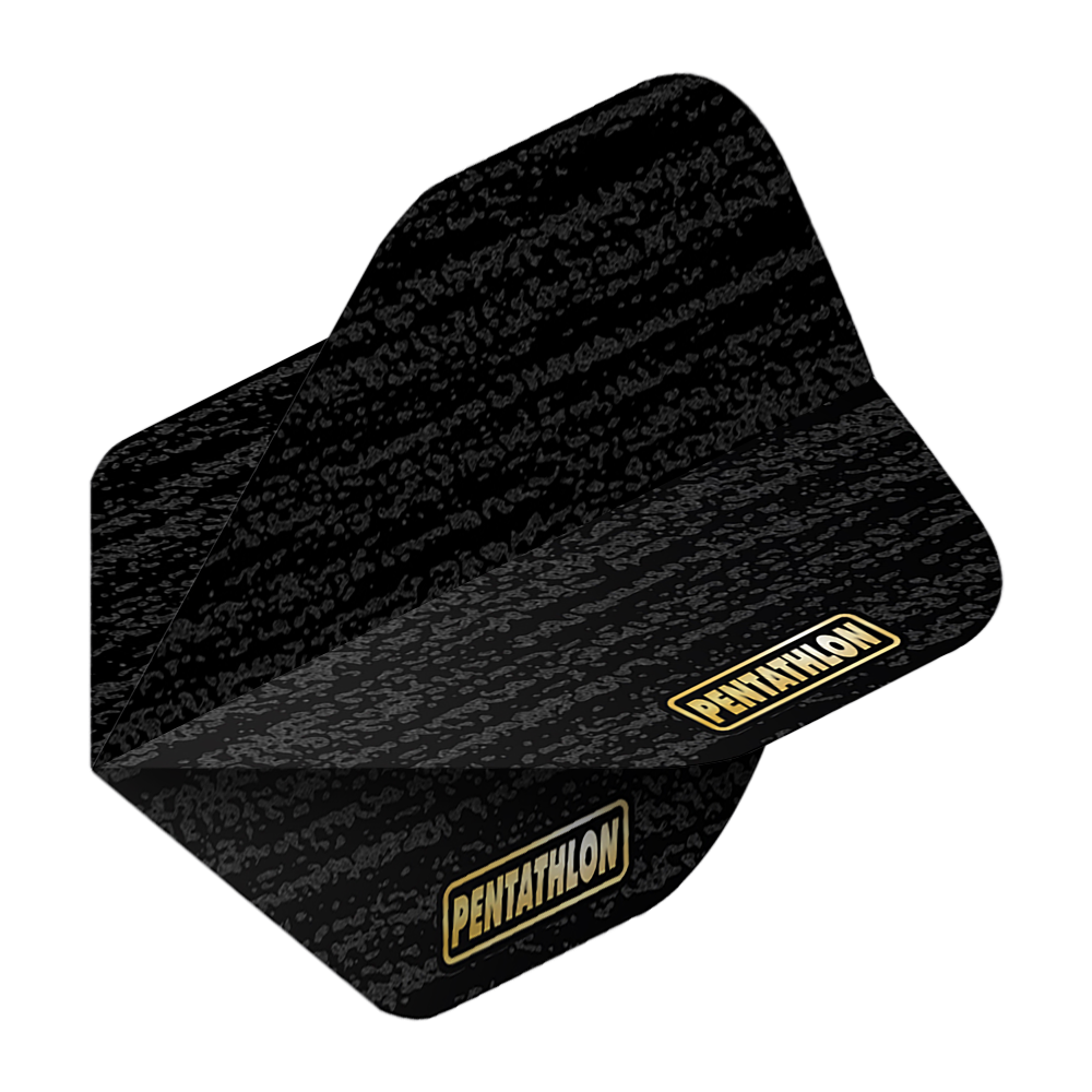 Pentathlon Flights RT Sandblast Das Bild zeigt das Produkt "Pentathlon RT Sandblast No2 Standard Flights". Die Flights sind schwarz mit einem sandgestrahlten Muster und dem goldenen Pentathlon-Logo.
