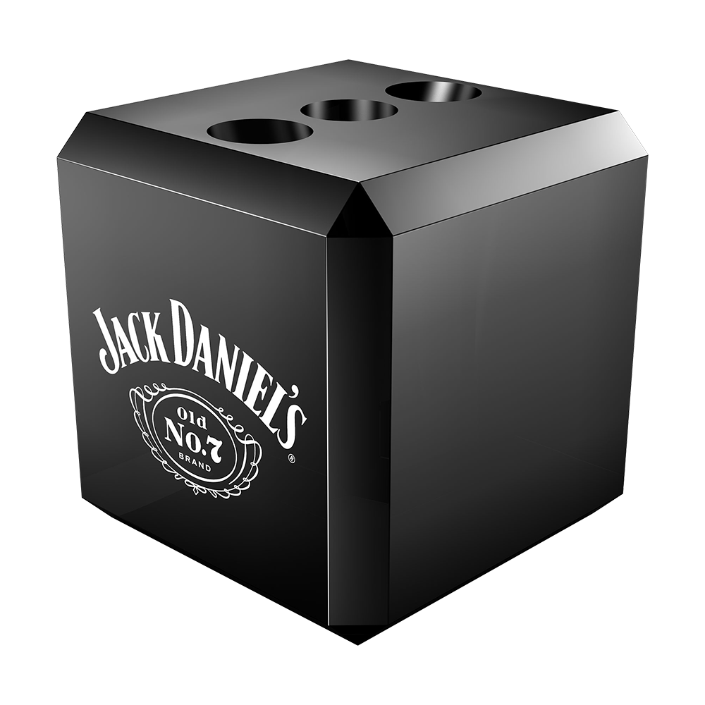 JD7019_Mission_Jack_Daniels_W-rfel_Darts_Display_1 Das Bild zeigt einen schwarzen Würfel mit dem Jack Daniel's Logo darauf. Oben auf dem Würfel befinden sich drei runde Öffnungen zur Aufbewahrung von Darts.