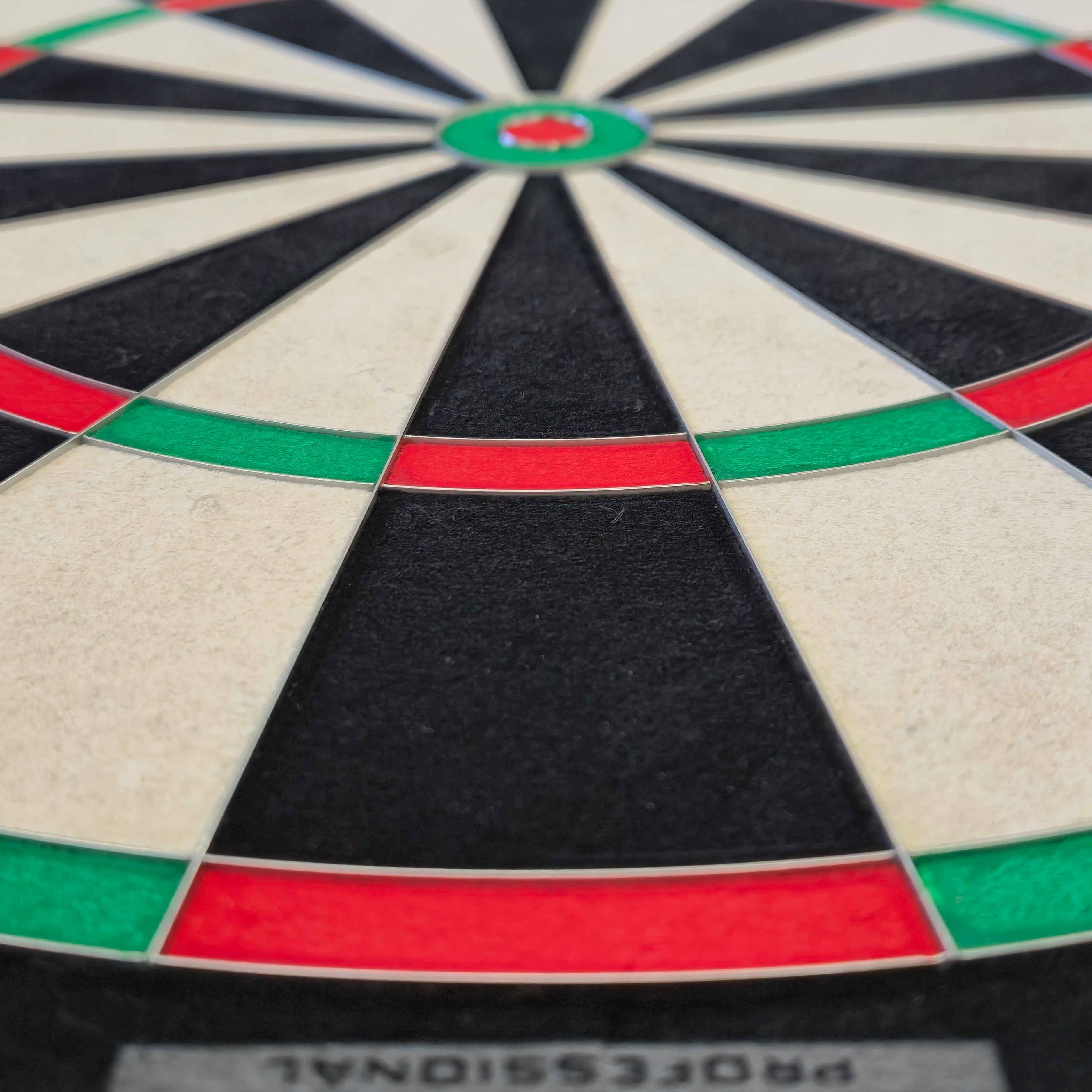 Harrows Fortis Steeldartboard Harrows Fortis Steeldartboard ist ein Steeldartboard für Dartspieler. Dieses Produkt ist ideal für Präzision und Haltbarkeit beim Dartspiel.