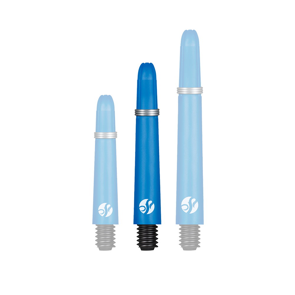 Das Bild zeigt drei blaue Carbon-Schäfte in unterschiedlichen Längen. Jeder Schaft hat unten ein schwarzes Schraubgewinde und ein silbernes Ringdetail.