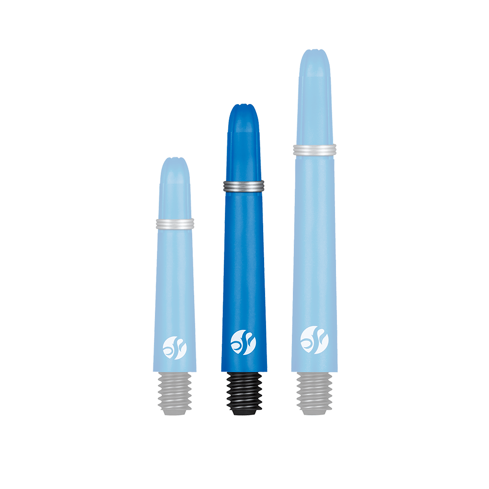 Shot Koi Carbon Shafts - Blau Das Bild zeigt drei blaue Carbon-Schäfte in unterschiedlichen Längen. Jeder Schaft hat unten ein schwarzes Schraubgewinde und ein silbernes Ringdetail.