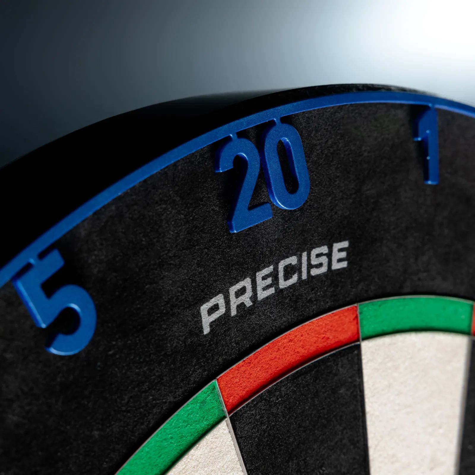 Precise 180 Endorphine Steeldartboard mit Nummernring - Arctic Blue Das Precise 180 Endorphine Steeldartboard mit Nummernring - Arctic Blue ist hier dargestellt. Die Dartscheibe besticht durch ihre blaue Optik und hochwertige Verarbeitung.