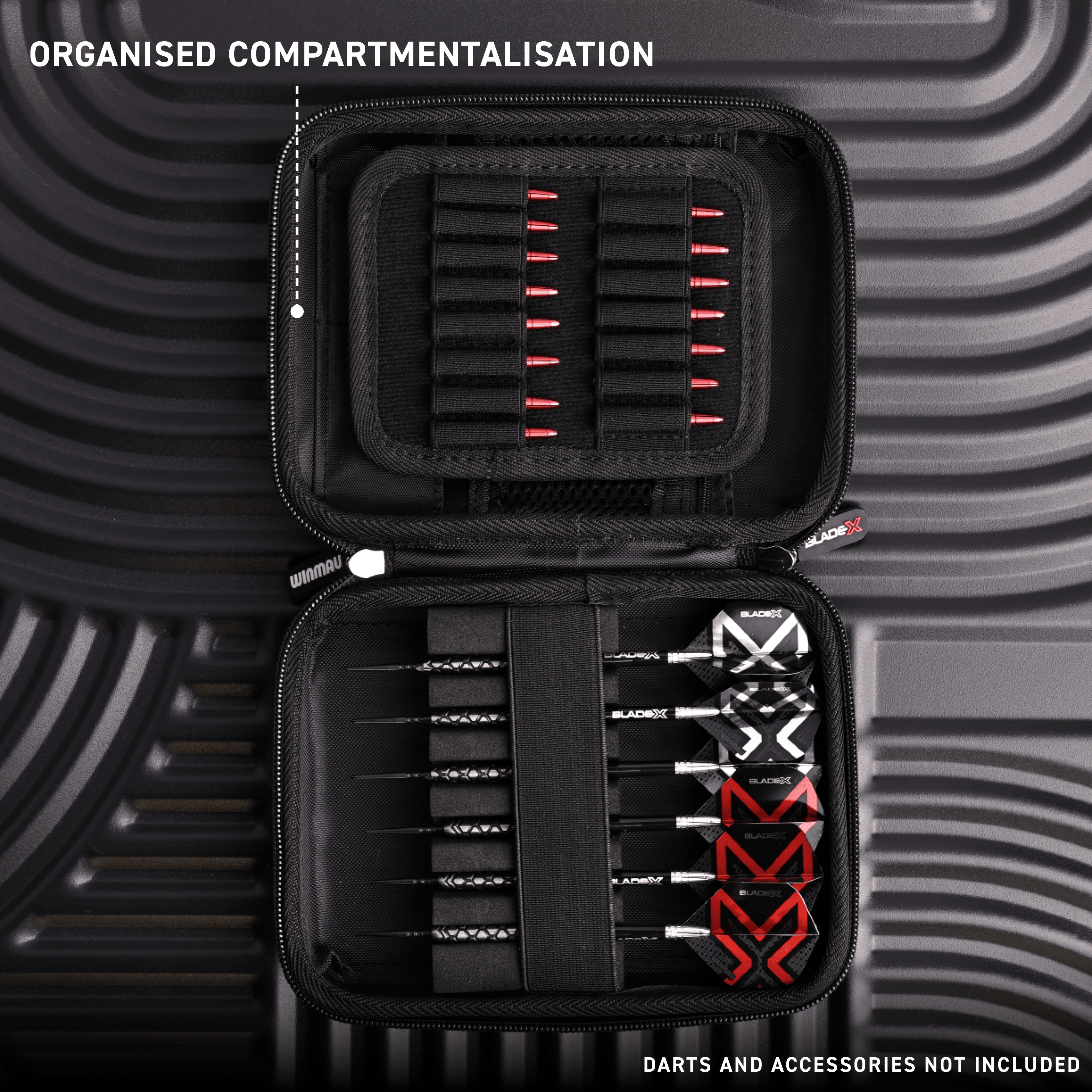 Winmau Blade X Armor G2 Dartwallet Hier sieht man das Winmau Blade X Armor G2 Dartwallet. Die hochwertige Darttasche sorgt für sicheren Halt und Ordnung Ihrer Darts.